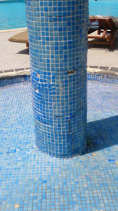 Alles sehr runtergekommen Serenity Alpha Beach