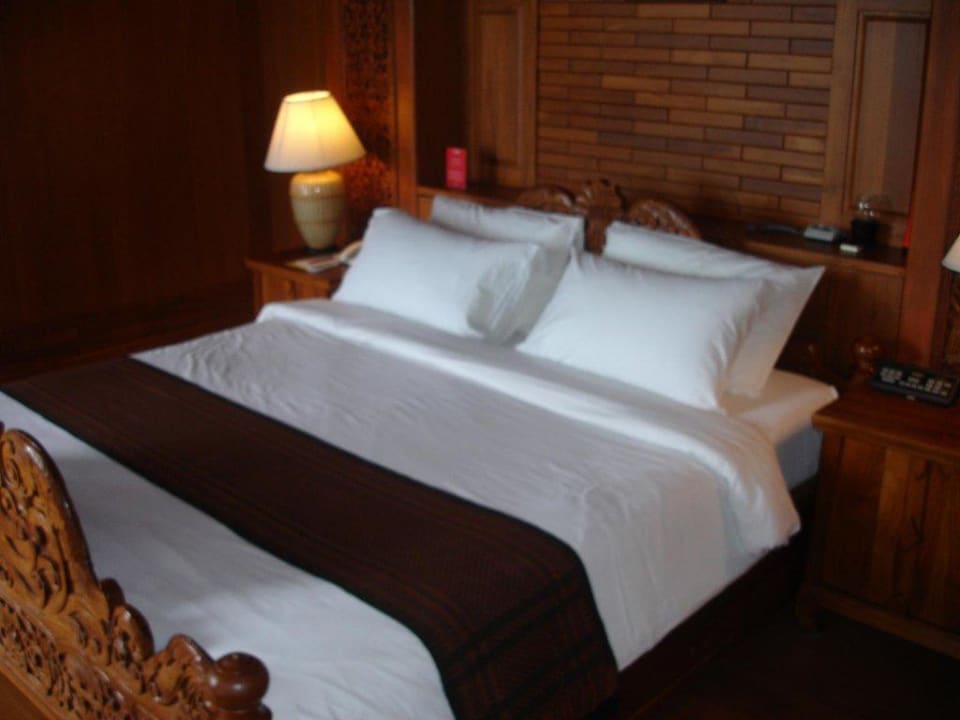 sehr gemütlich mit kunstvollen Schnitzereien Panviman Resort Koh Phangan