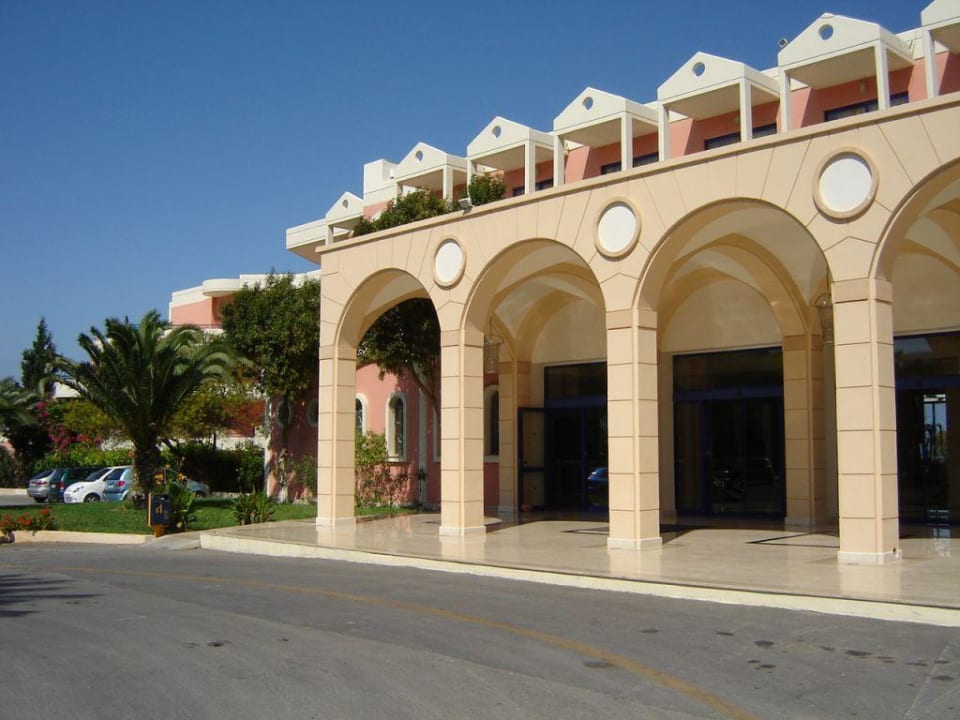 Eingangsbereich des Hotels Kresten Palace Hotel