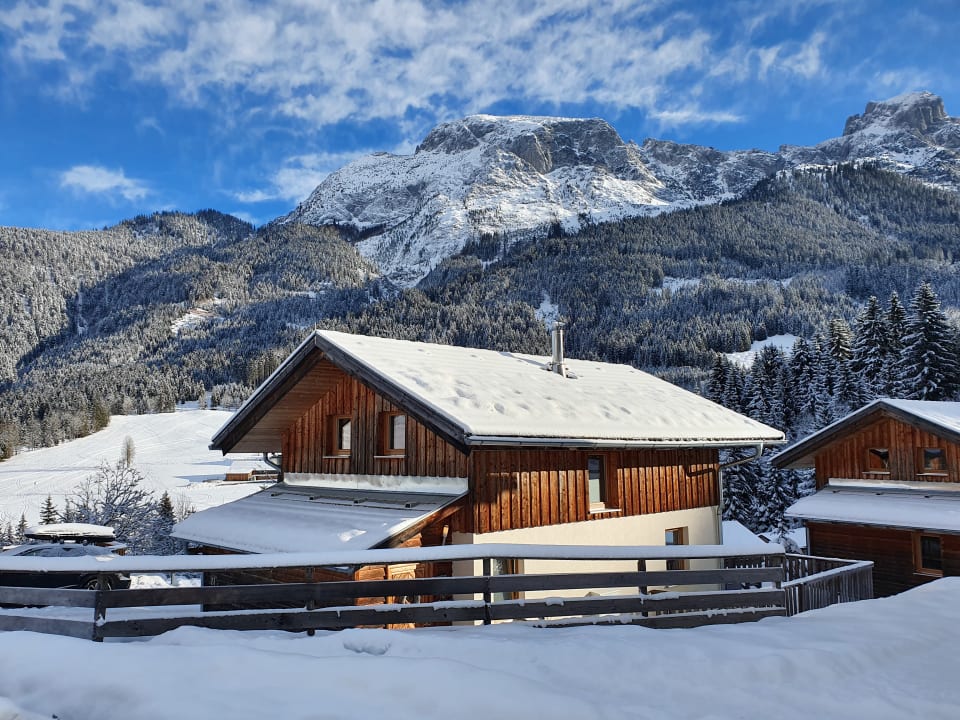 Ausblick Alpendorf Dachstein West by ALPS RESORTS
