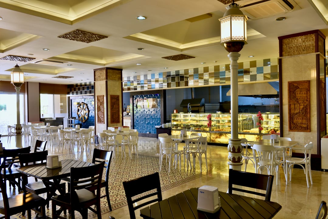 Gastro Adenya Hotel & Resort