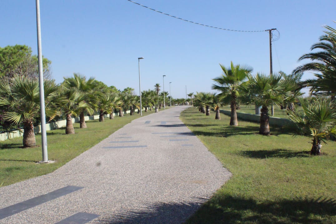 Promenade zwischen Anlage und Strand VONRESORT Golden Beach