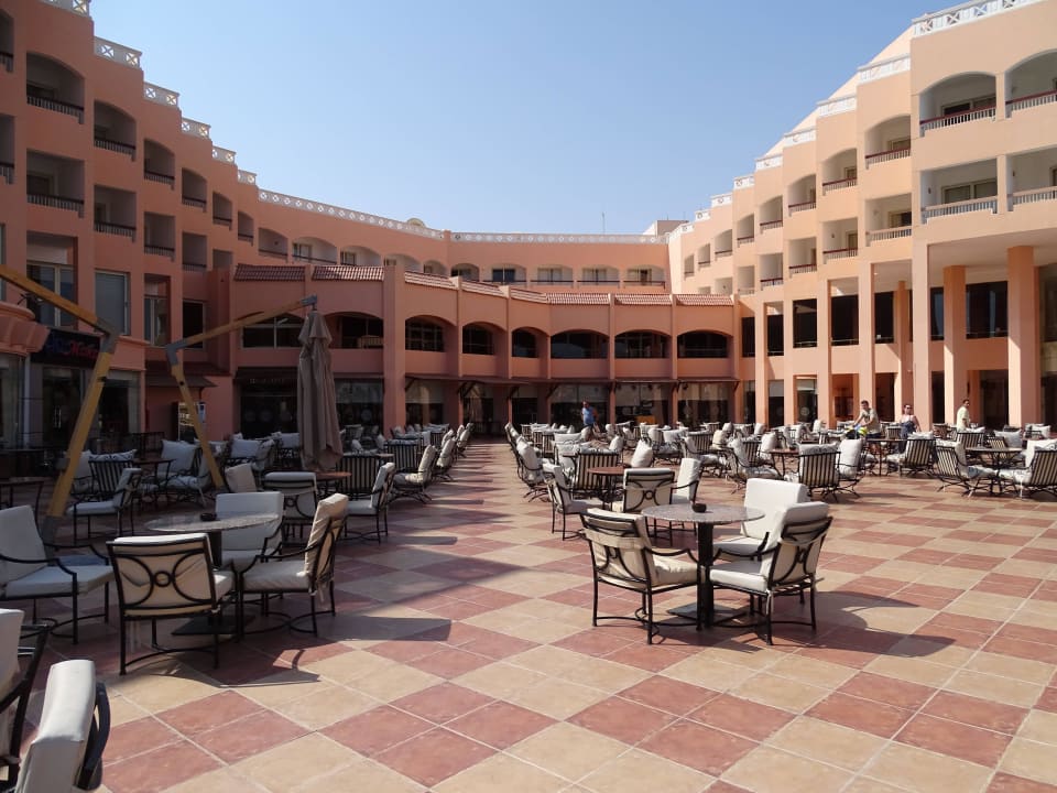 Hier war abends u.a. Animation Beach Albatros Resort