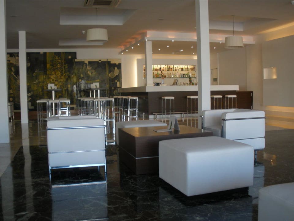 Bar in der Eingangshalle Las Gaviotas Suites Hotel