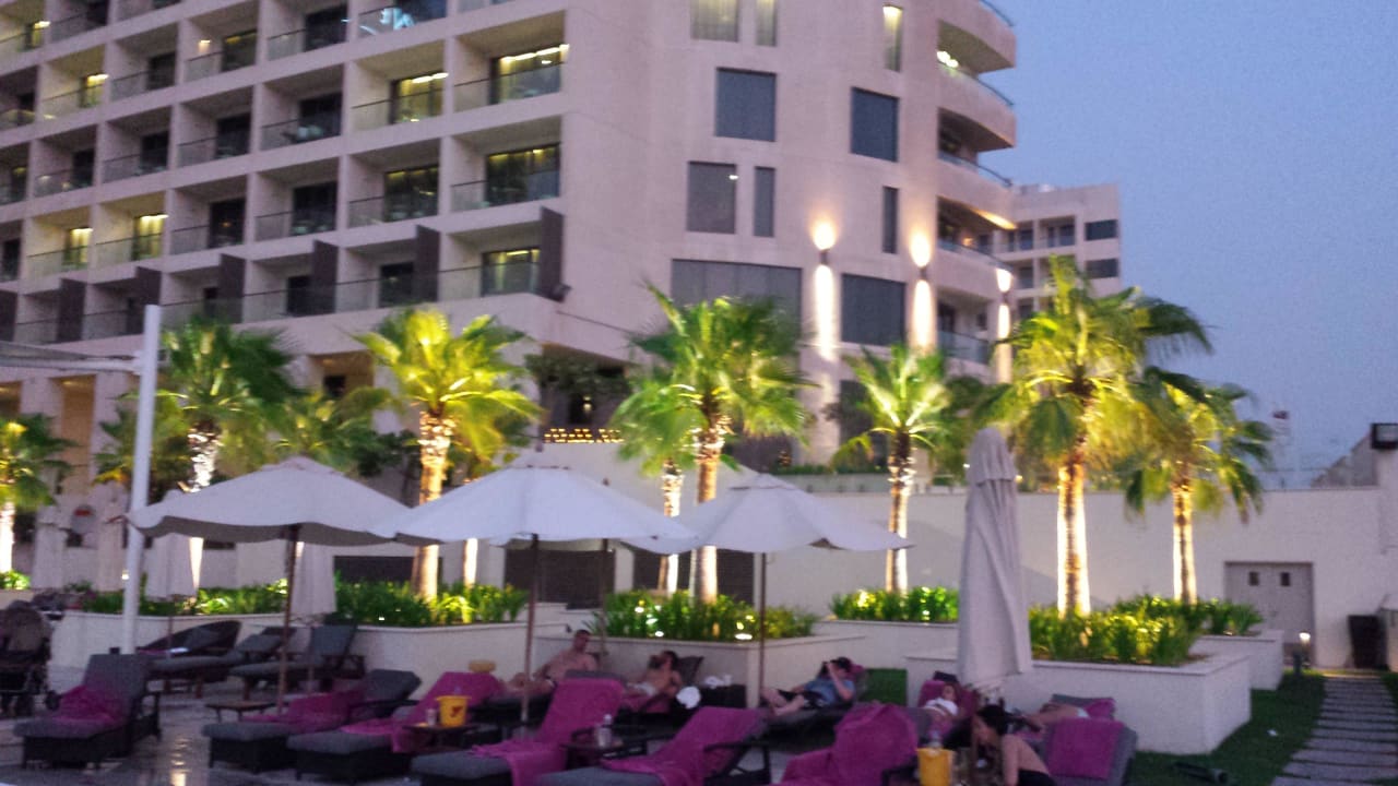 Poolbereich Crowne Plaza Hotel Yas Island