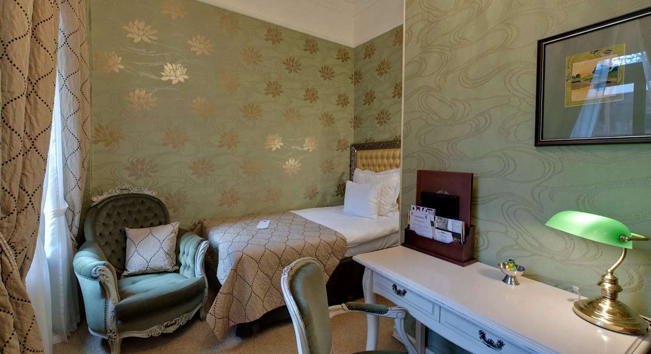 Single small room Hotel Bohema