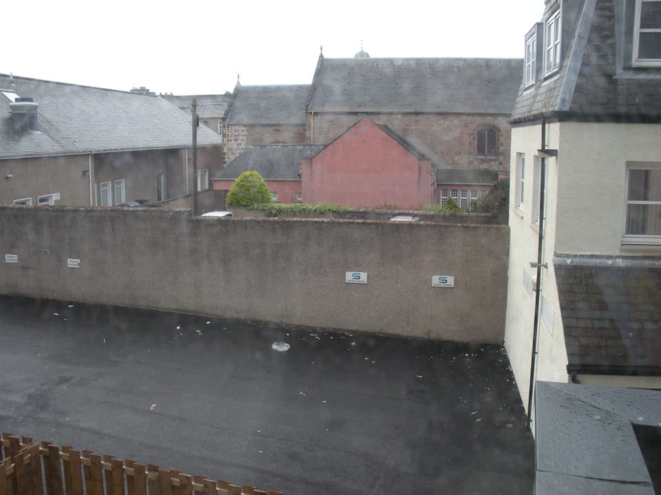 Innenhof Hotel Premier Inn Inverness Centre (River Ness)