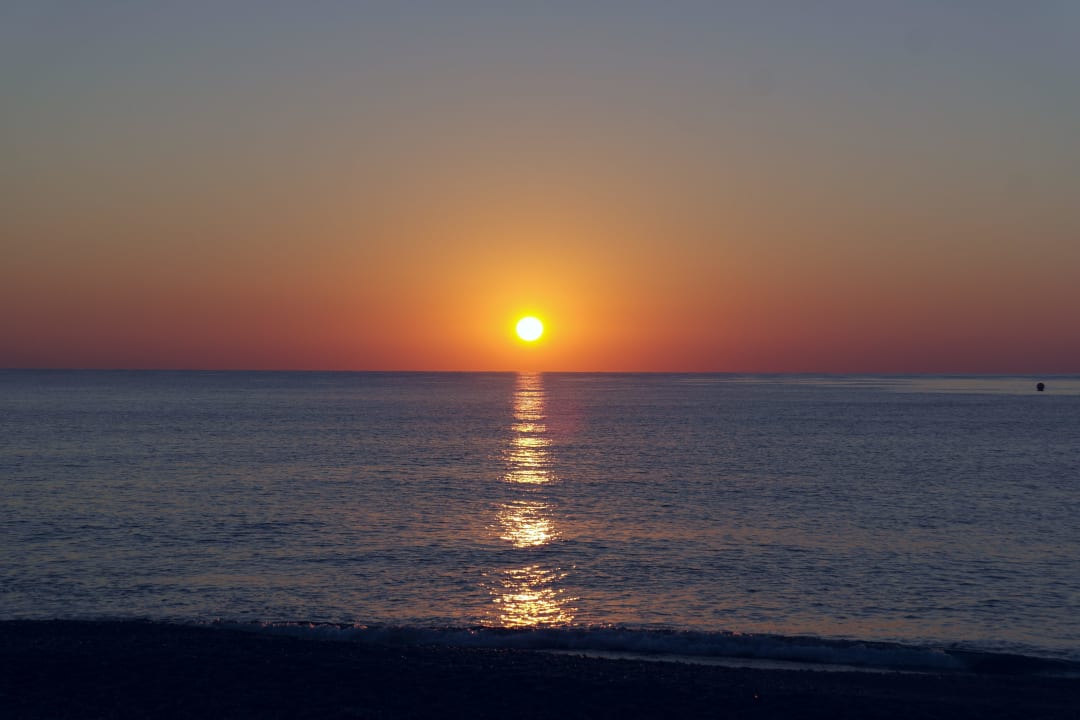 Sonnenaufgang am Hotelstrand Esperides Beach Resort