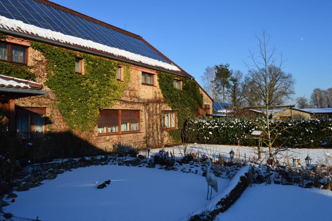 Amalienhof  Garten im Schnee Pension Amalienhof
