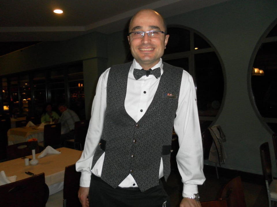 Bester Kellner vom Hotel - Mehmed Limak Lara Deluxe Hotel & Resort