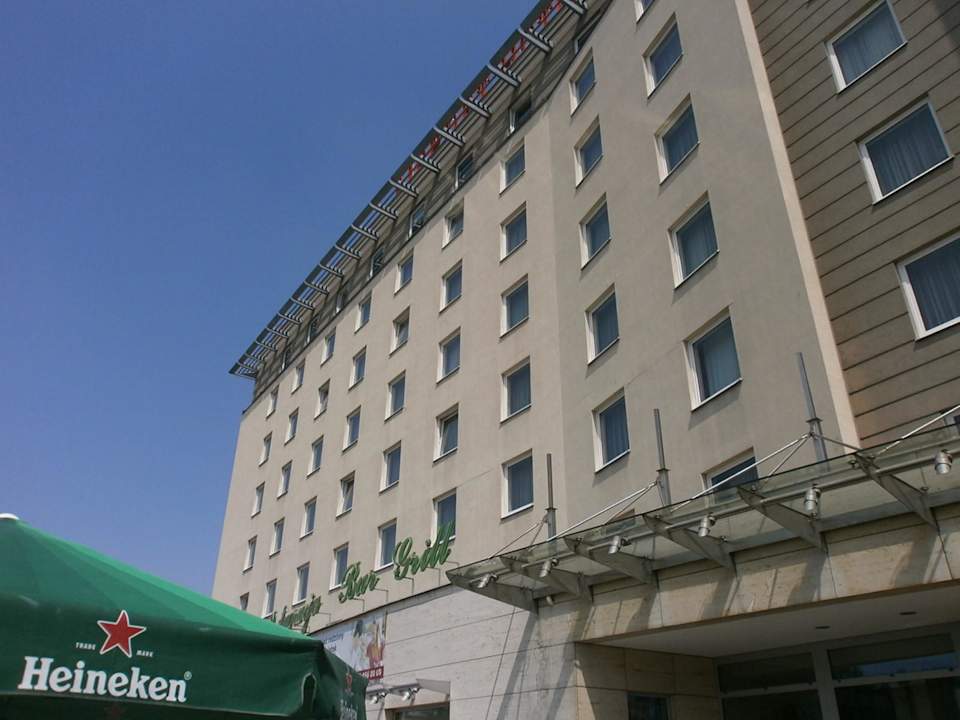 Von vorne Airport Hotel Okecie