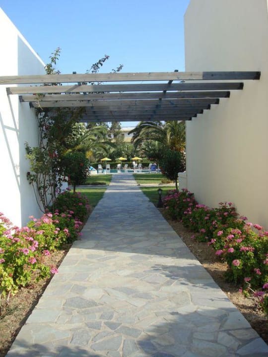 Durchgang Pool/Zimmereingang Hotel Esperia