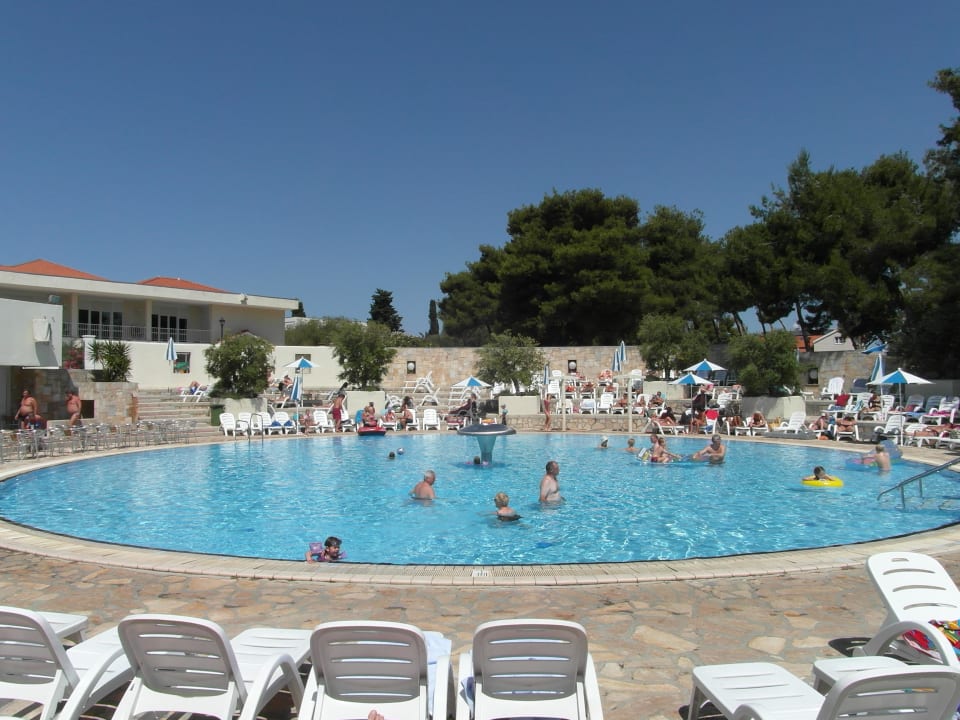 Einer der Hauptpools  Waterman Svpetrvs  Resort