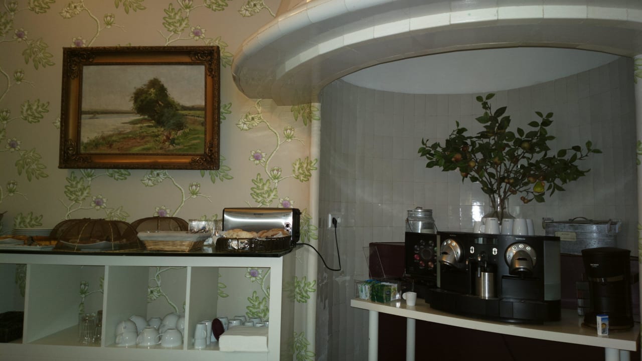 Frühstücksbuffet übersichtlich, Obst, Joghurt  Casa Vela Charm Guesthouse