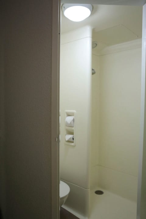 Blick ins Bad ibis Budget Hotel Canberra