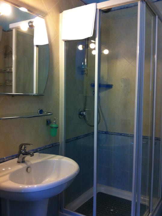Bagno con doccia B&B Terra Mia