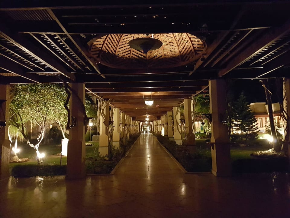 Weg zum Restaurant  ROBINSON SOMA BAY