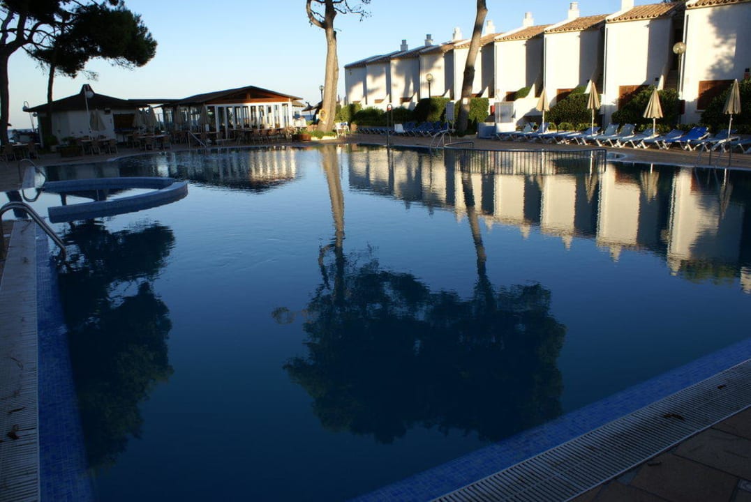 Pool am Abend Grupotel Los Príncipes Apartments & Spa