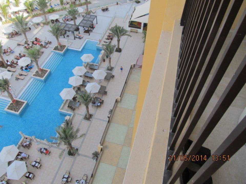 Poolblick aus dem 8. Stock DoubleTree by Hilton Resort & Spa Marjan Island