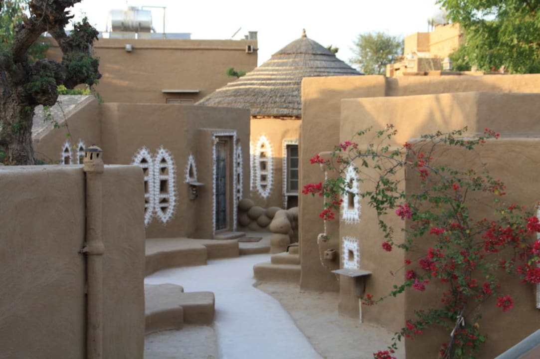 Wunderschöne Anlage von außen Hotel Desert Resort Mandawa