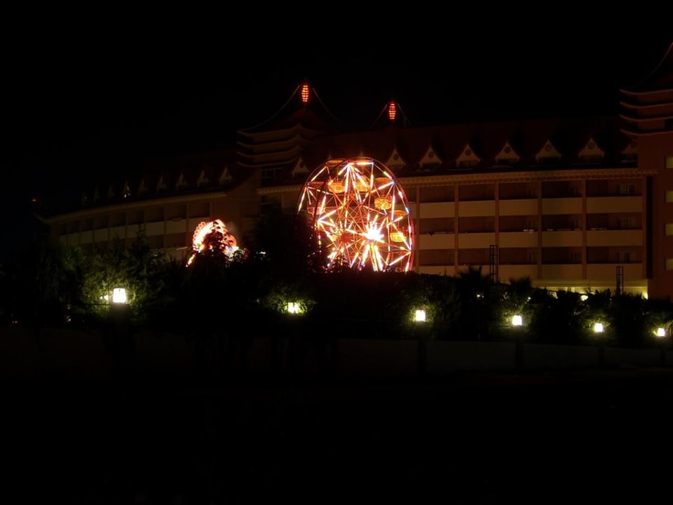 Riesenrad Hotel Royal Dragon