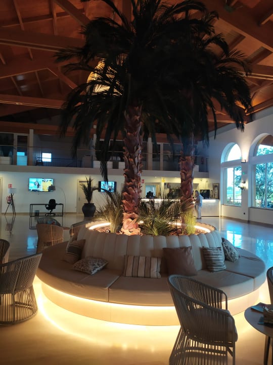 Lobby Ilunion Sancti Petri