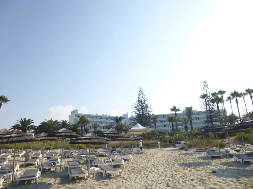 Kurzer Weg zum Strand Hara Nissi Beach