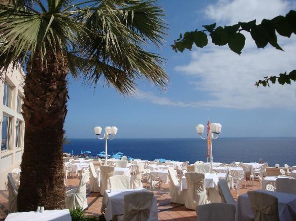 Resto en pleine air Athina Palace Resort & Spa