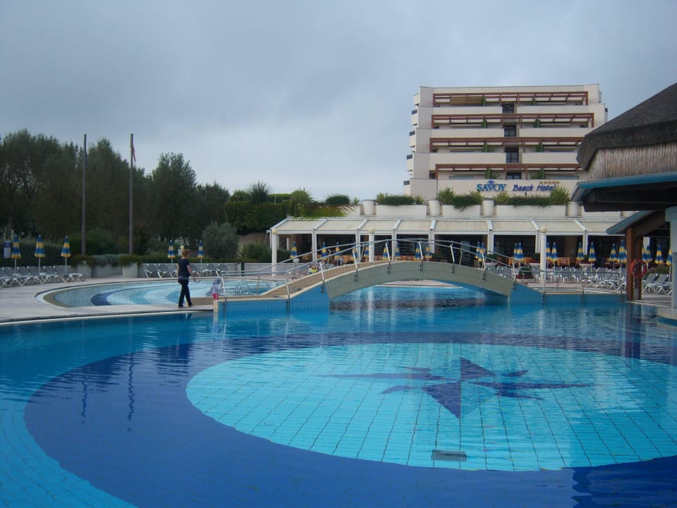 Brücke über den Pool Savoy Beach Hotel & Thermal Spa