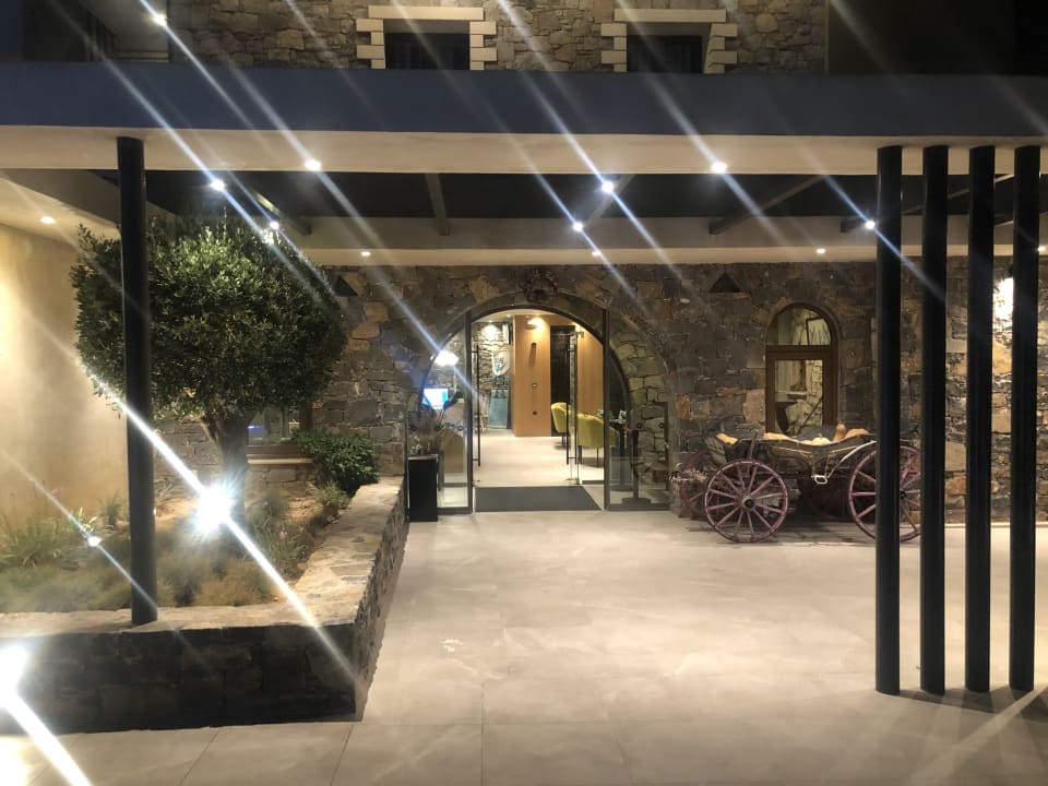 Lobby Petousis Hotel & Suites