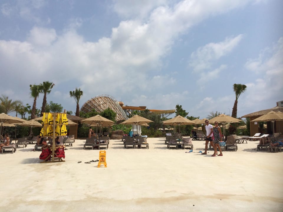 Künstlicher Strand im Aquapark The Land of Legends Kingdom Hotel