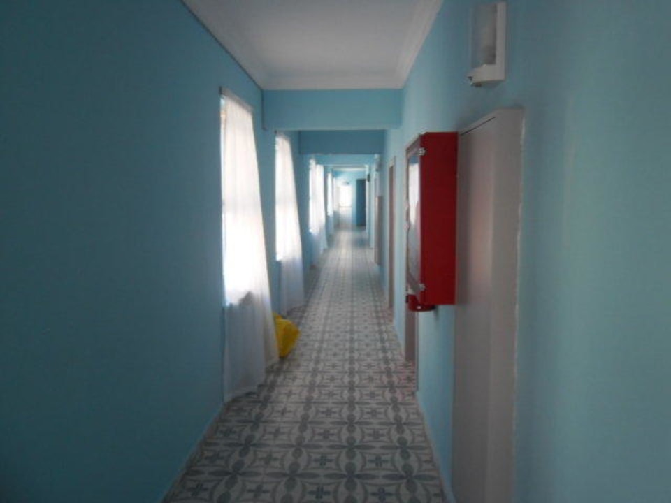 Hotelflur vor Zimmer rechts  Club Hotel Anjeliq