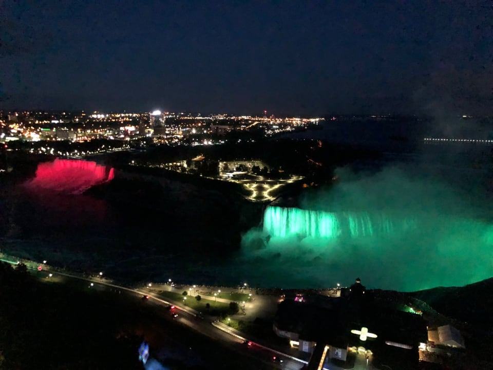 Ausblick Embassy Suites Hotel Niagara Falls / Fallsview