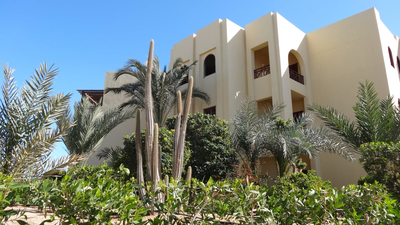 Eins der drei stöckigen Häuser Panorama Bungalows Resort El Gouna