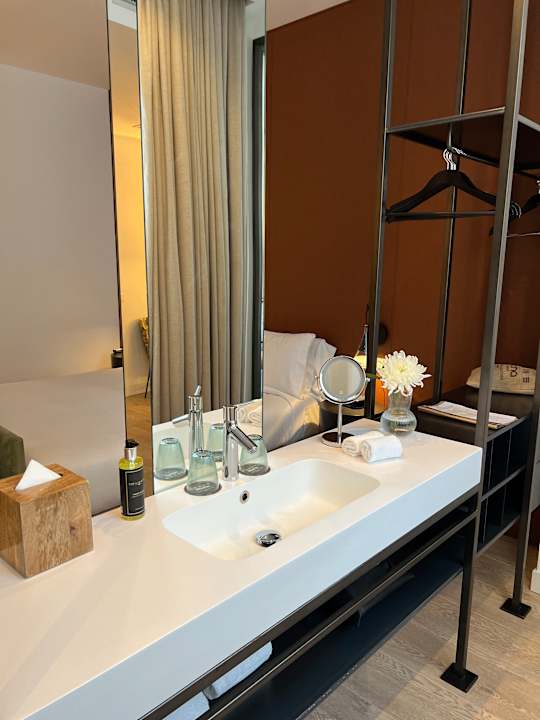 Zimmer Atocha Hotel Madrid, Tapestry Collection by Hilton