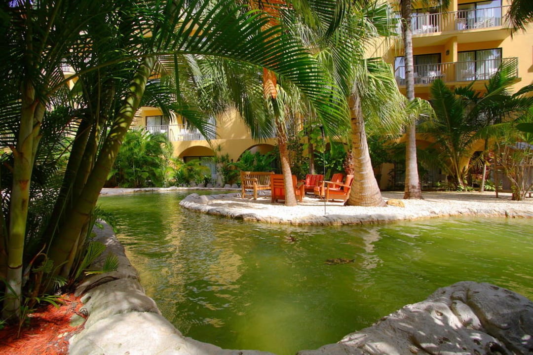 Courtyard Hotel Marriott Beach Resort Grand Cayman