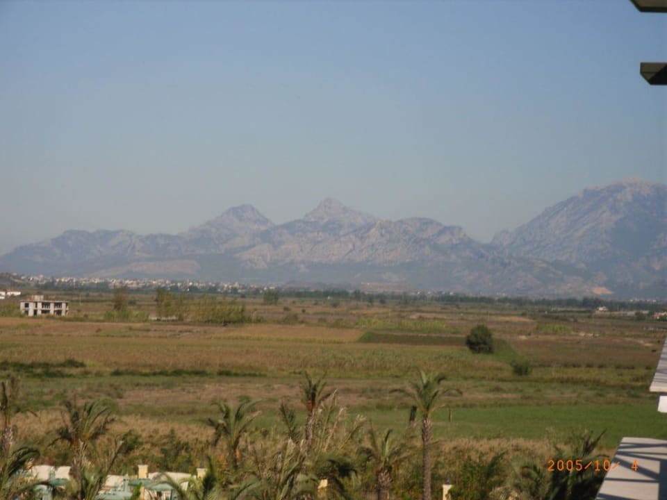 Gebirge, Landseite des Hotels Crystal Paraiso Aqua Collection