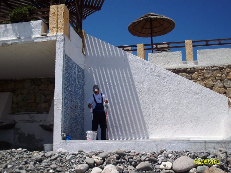 Dusche am Strand Dimitra Beach Hotel & Suites