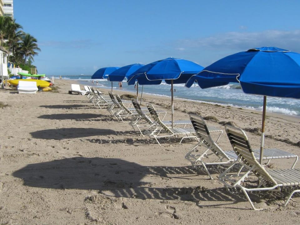 Zum Beweis der Nachbarstrand Hotel Ocean Sky Beach Resort