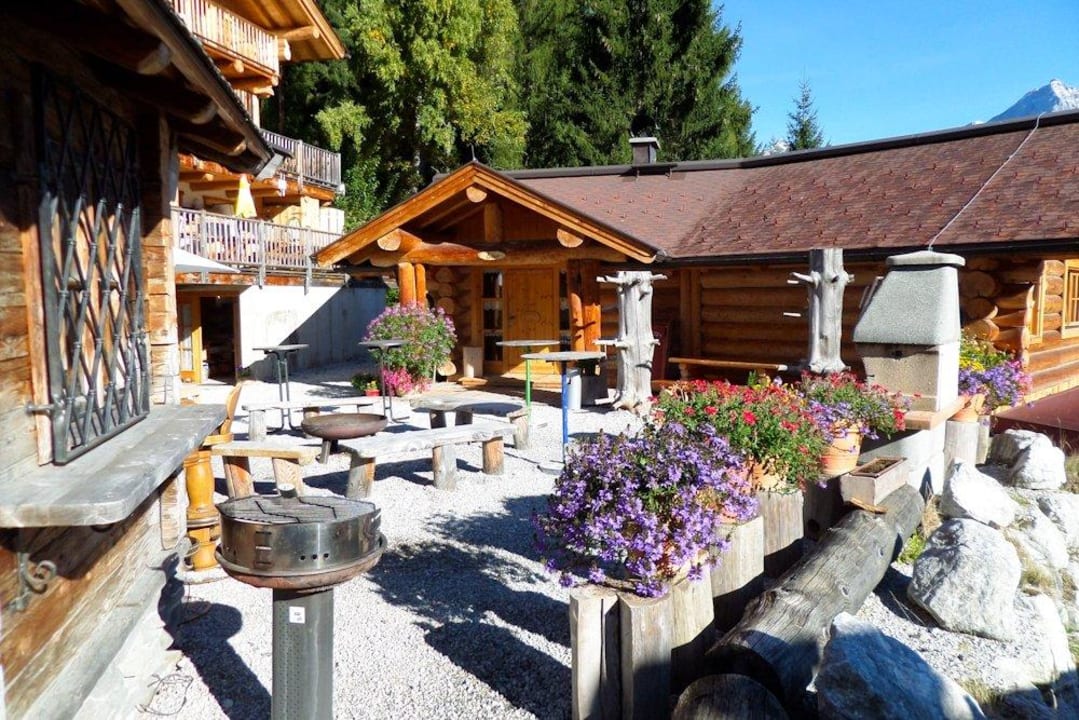 Außenansicht Hüttendorf Maria Alm