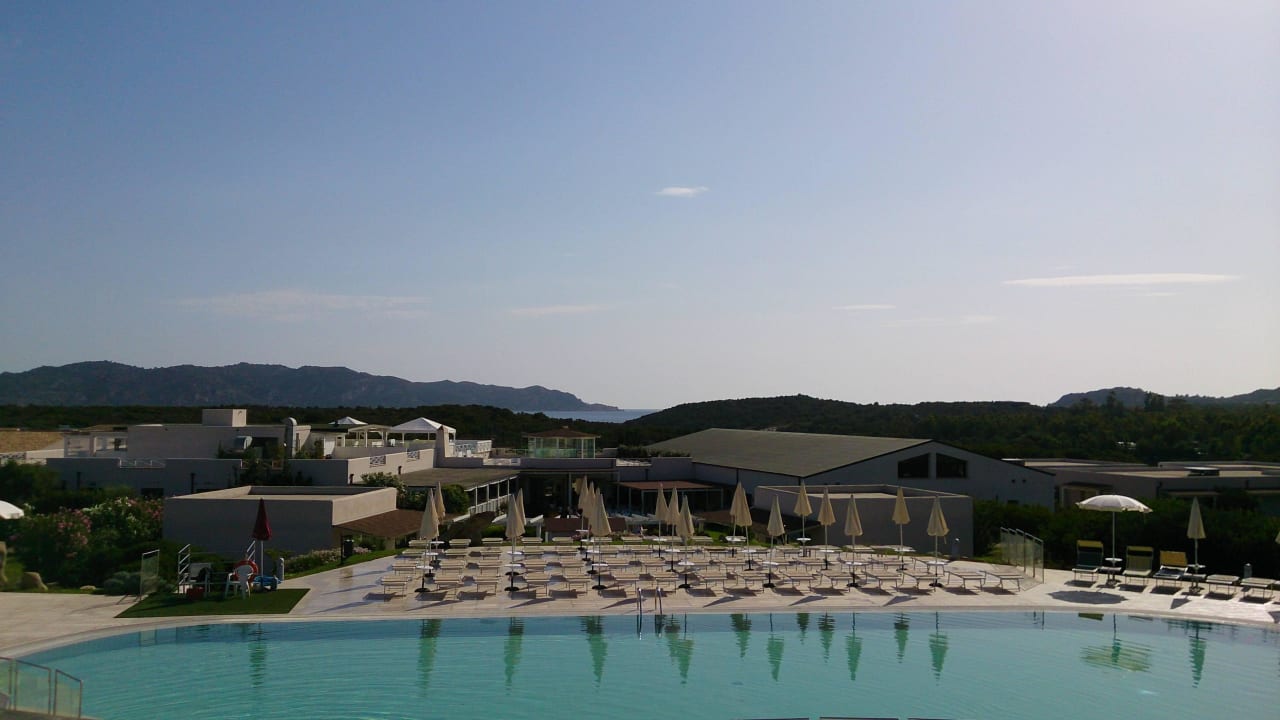 Blick auf Pool und Meer Grande Baia Resort & Spa