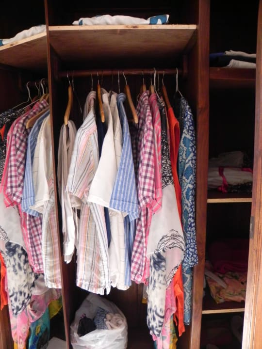 Rustic old wardrobe too small Hotel La Fuente De La Higuera