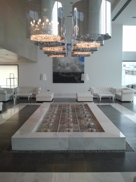 Springbrunnen im Eingangsbereich der Lobby Hipotels Gran Conil Hotel