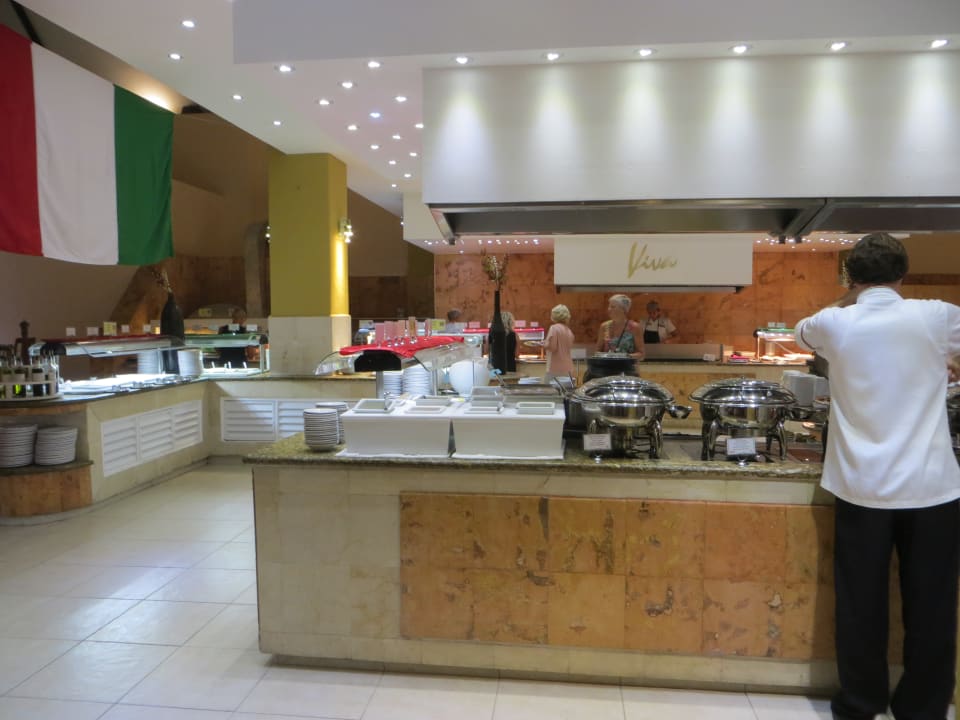 Das Buffetrestaurant und das Essen am Abend Viva Azteca by Wyndham - All Inclusive Resort
