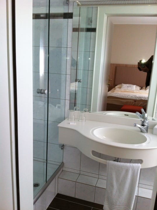 Blick ins Badezimmer Hotel Trapp