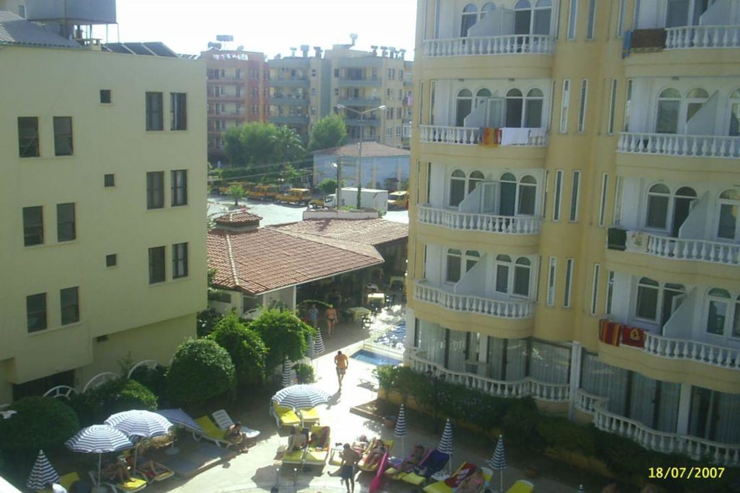 Blick zur Poolbar Citrus Plaza Hotel