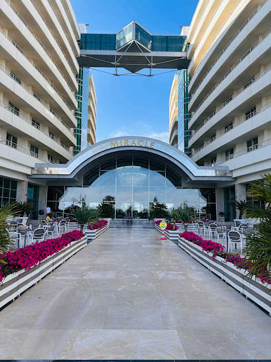 Außenansicht Hotel Miracle Resort