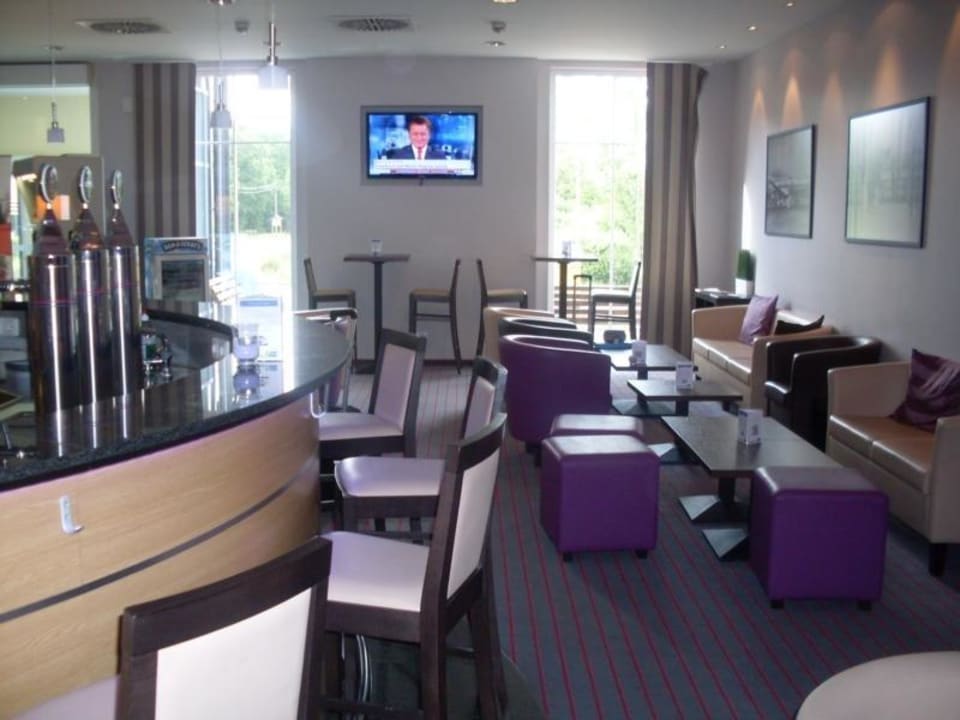 Bar und Foyer Holiday Inn Express Frankfurt - Airport