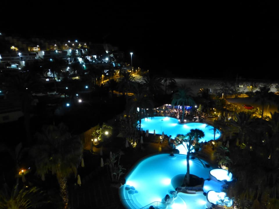 Anlage bei Nacht Corallium Beach by Lopesan Hotels - Adults only