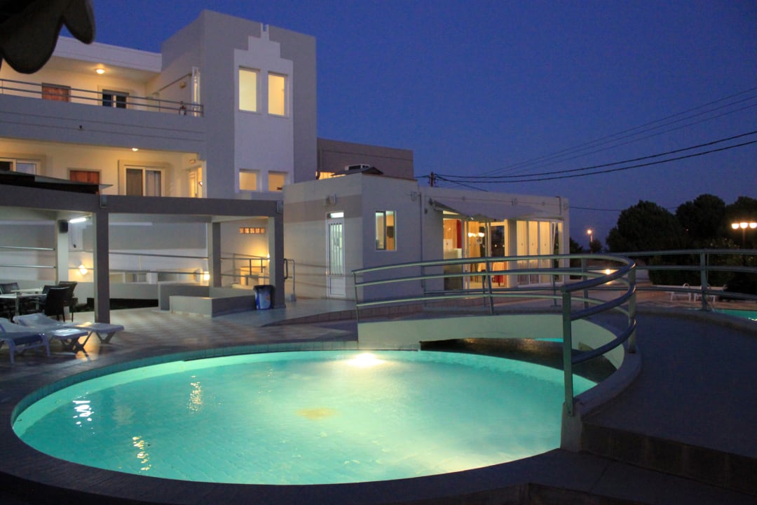 Pool Hotel-Apartments Irinna